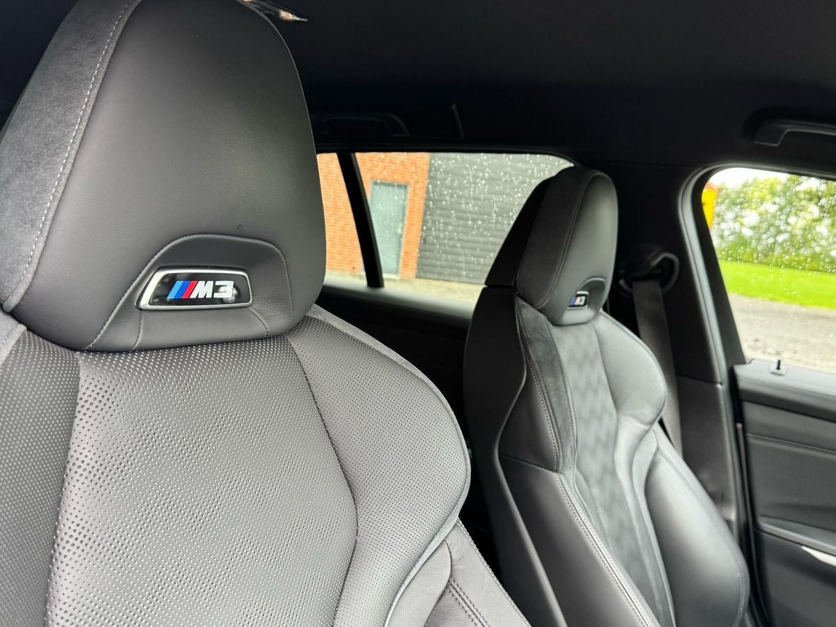 Grå BMW M3 fra 2023