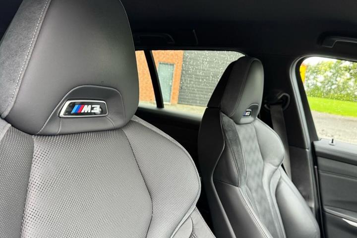 Grå BMW M3 fra 2023