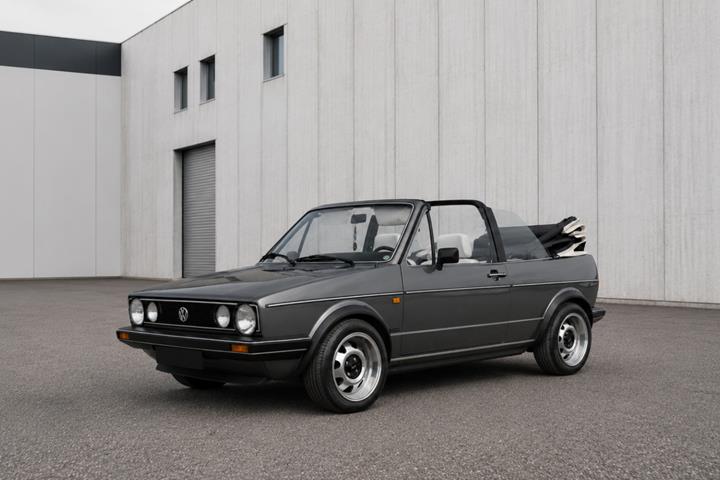 Grå VW Golf I fra 1983