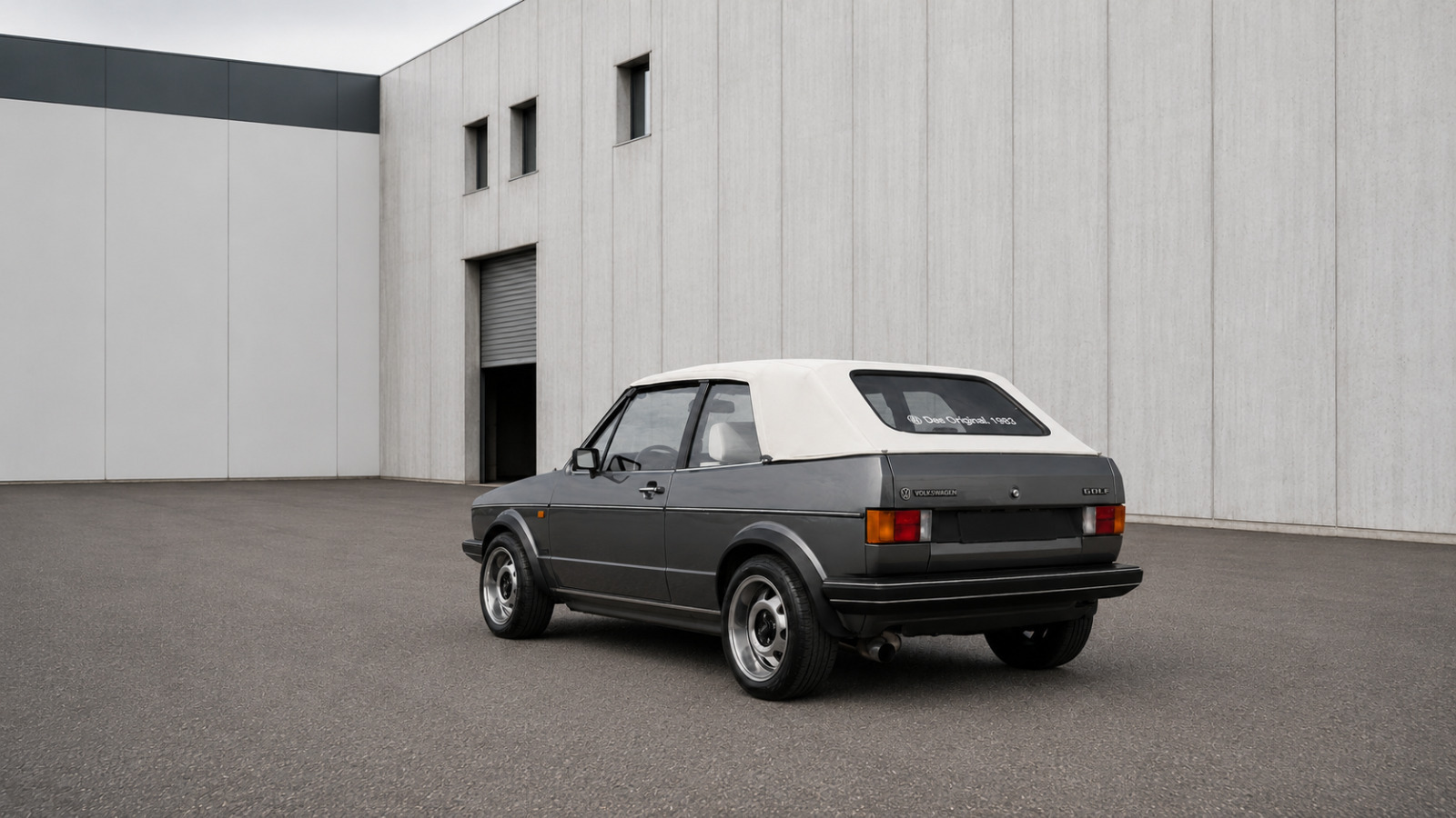 Grå VW Golf I fra 1983