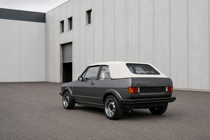Grå VW Golf I fra 1983