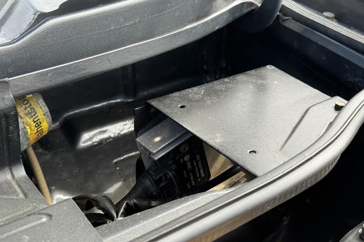 Grå VW Golf I fra 1983
