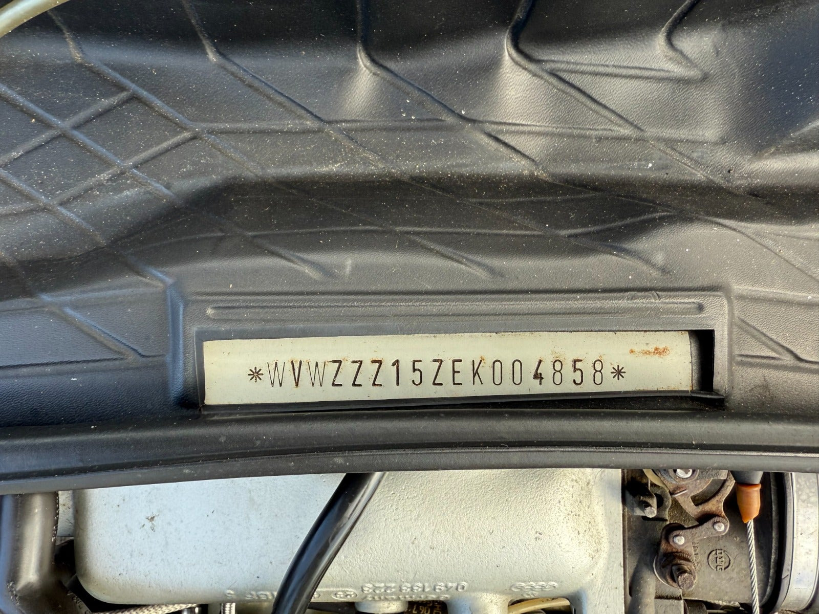 Grå VW Golf I fra 1983