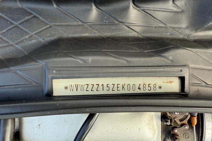 Grå VW Golf I fra 1983