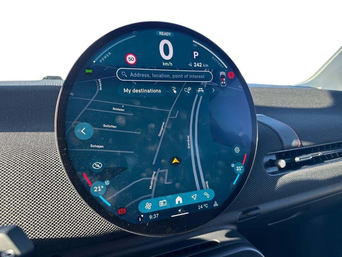 Blå Mini Cooper E fra 2024