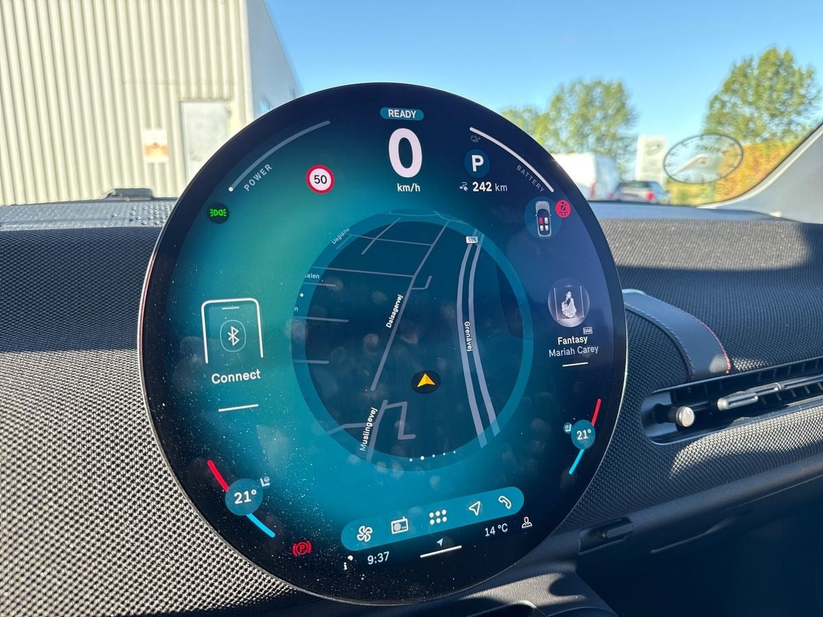 Blå Mini Cooper E fra 2024