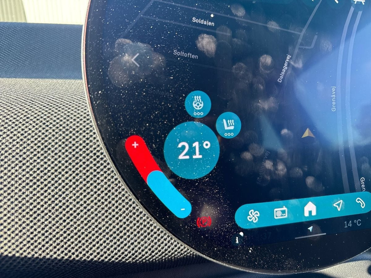 Blå Mini Cooper E fra 2024