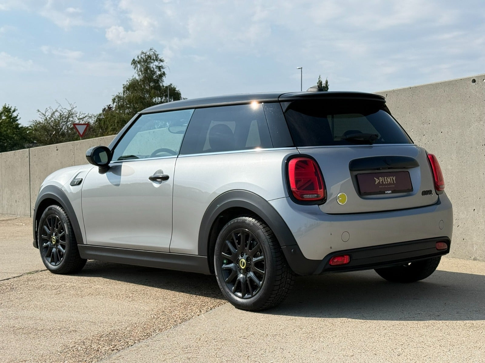 Sølv Mini Cooper SE fra 2023