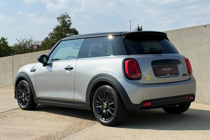 Sølv Mini Cooper SE fra 2023
