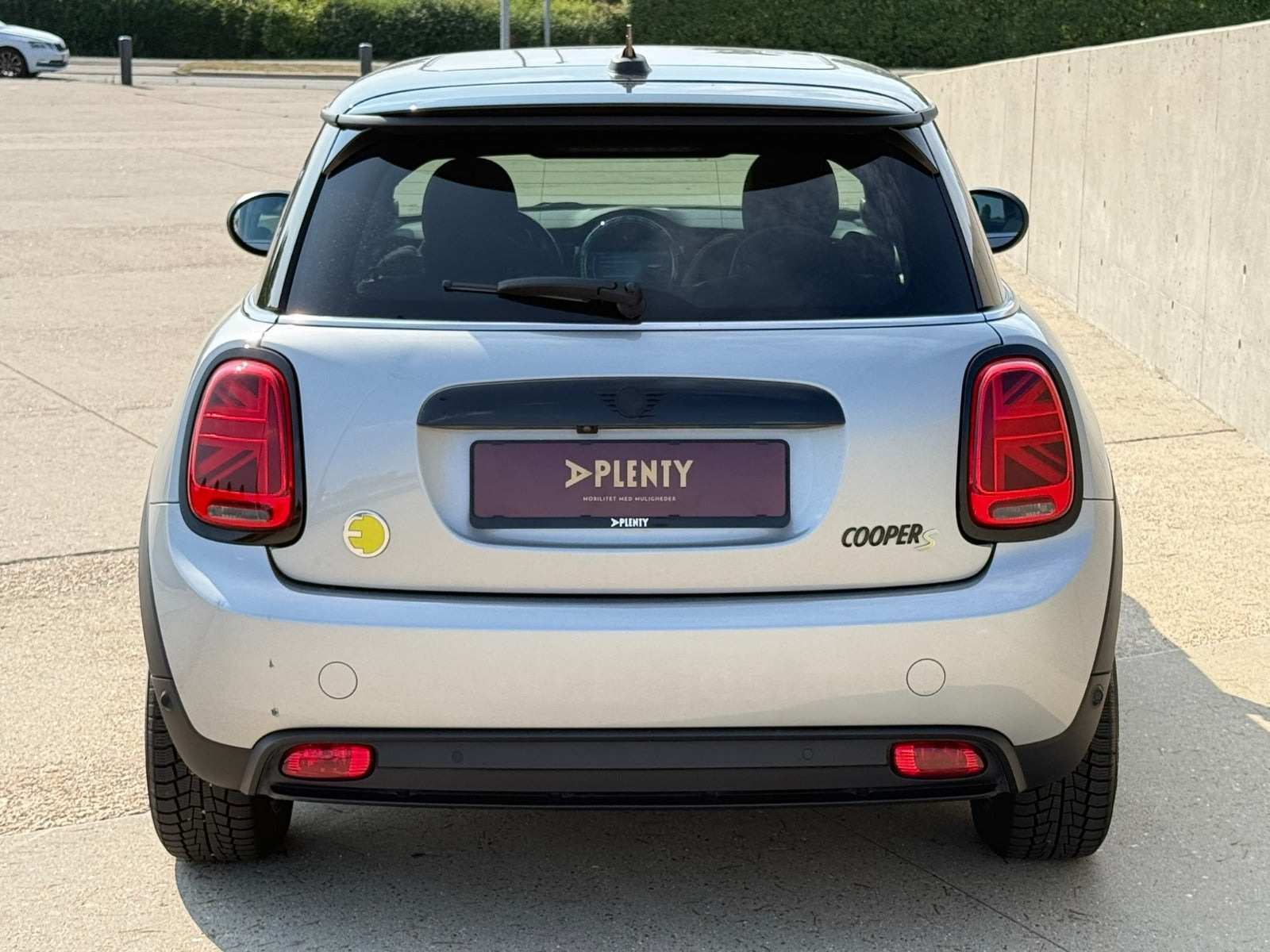 Sølv Mini Cooper SE fra 2023