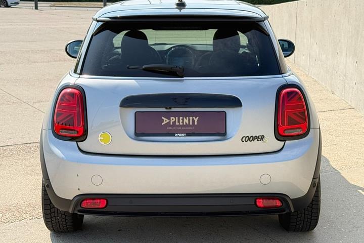 Sølv Mini Cooper SE fra 2023