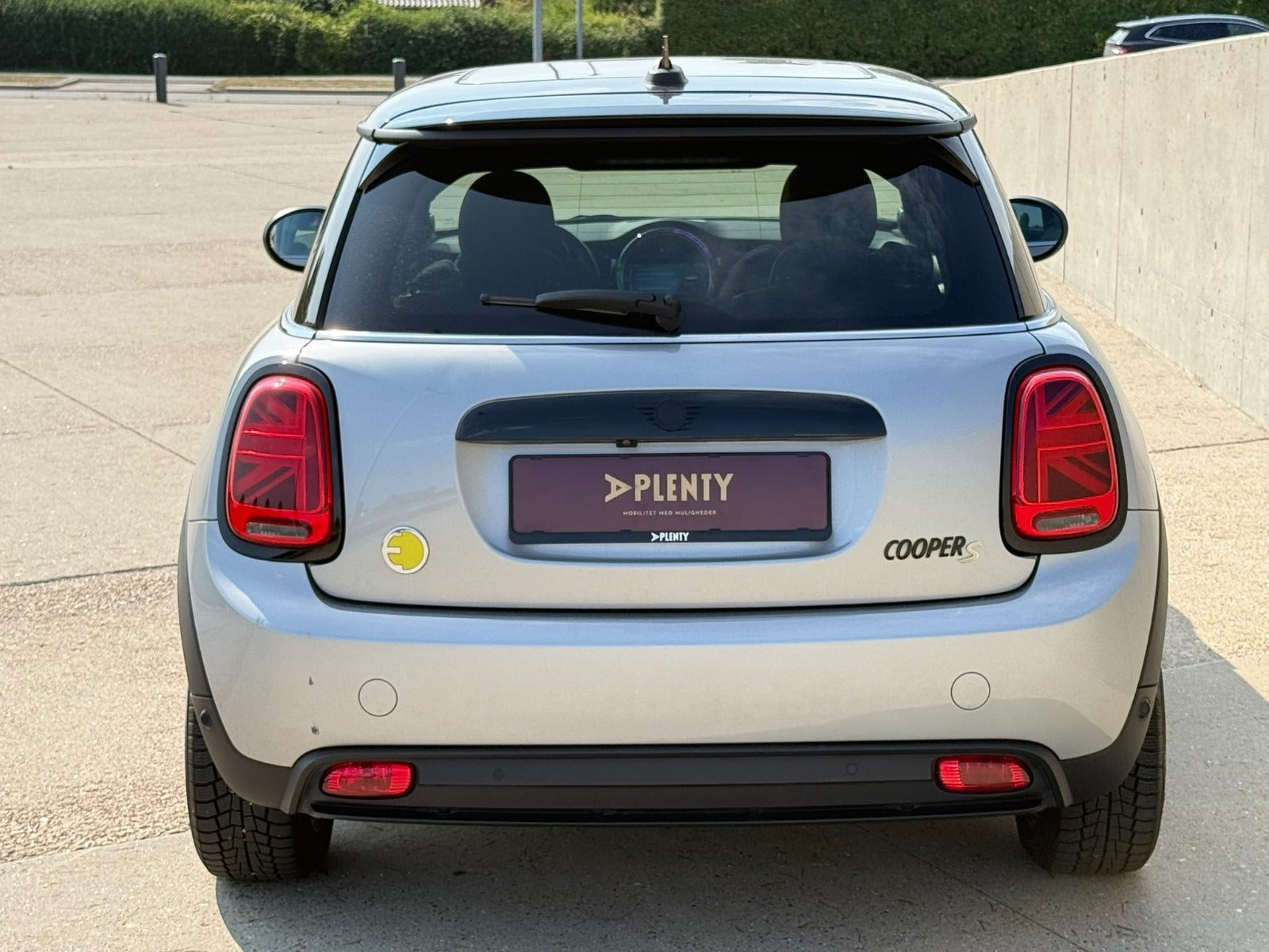 Sølv Mini Cooper SE fra 2023
