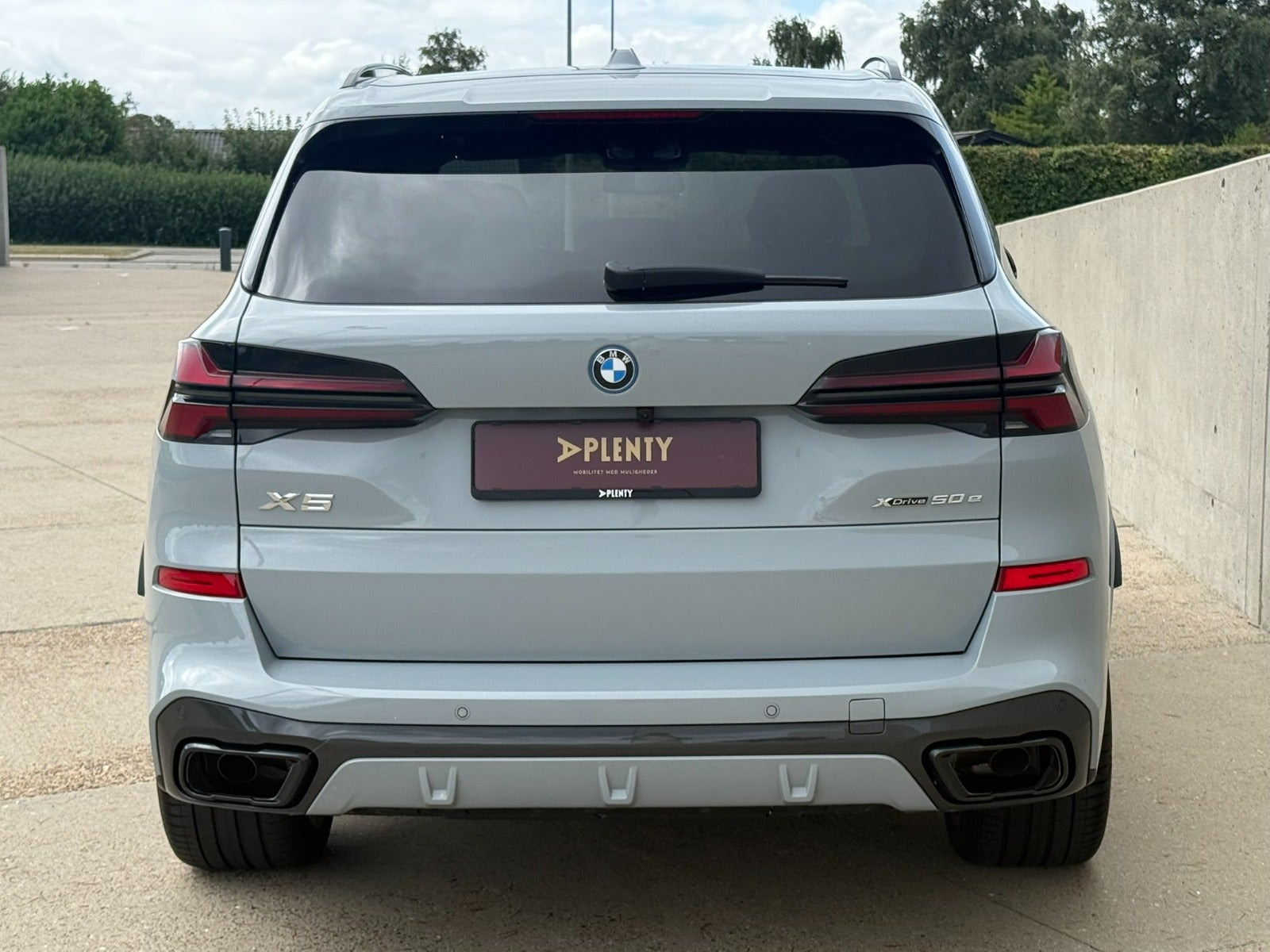 Grå BMW X5 fra 2024