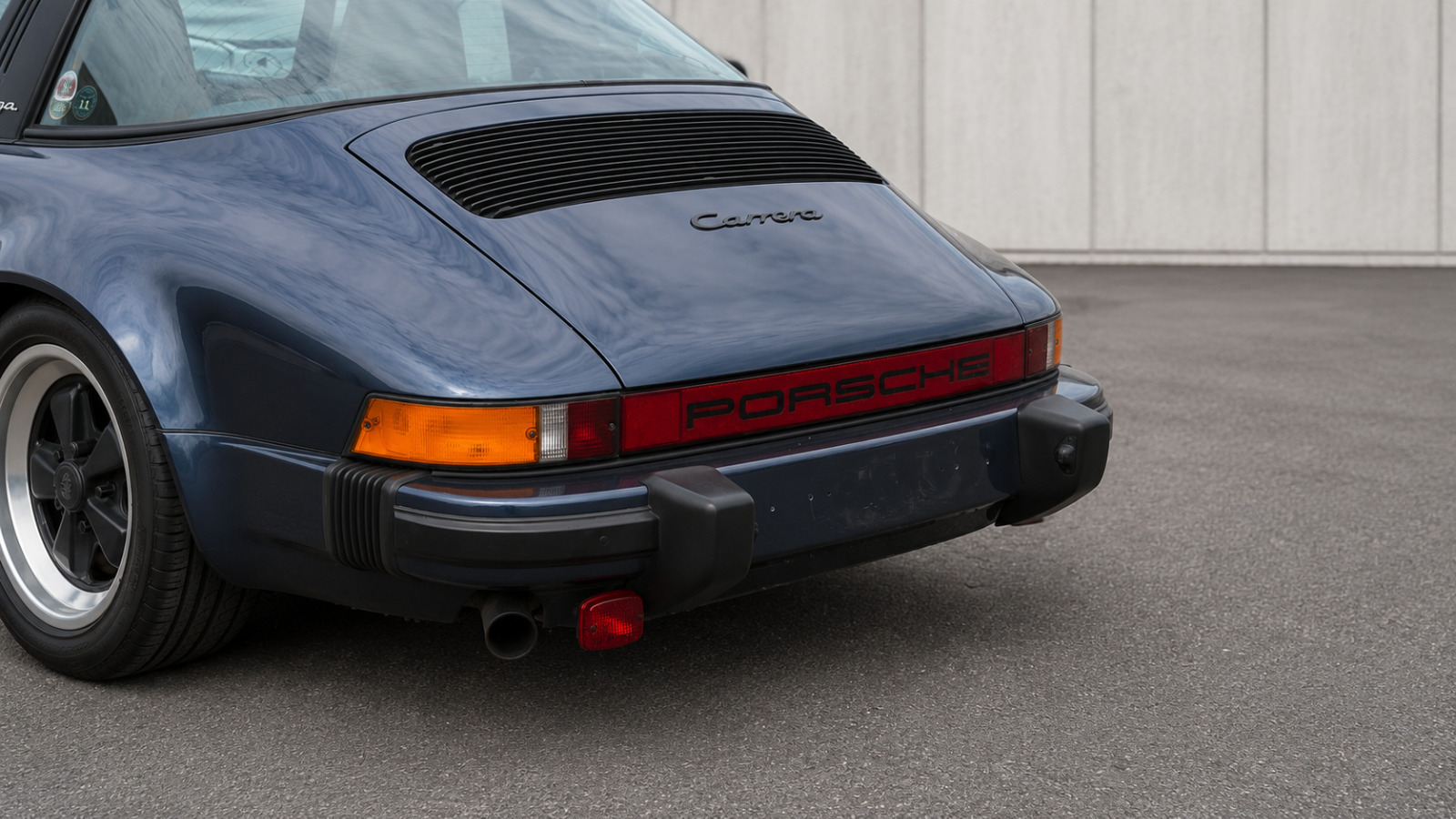Blå Porsche 911 fra 1986