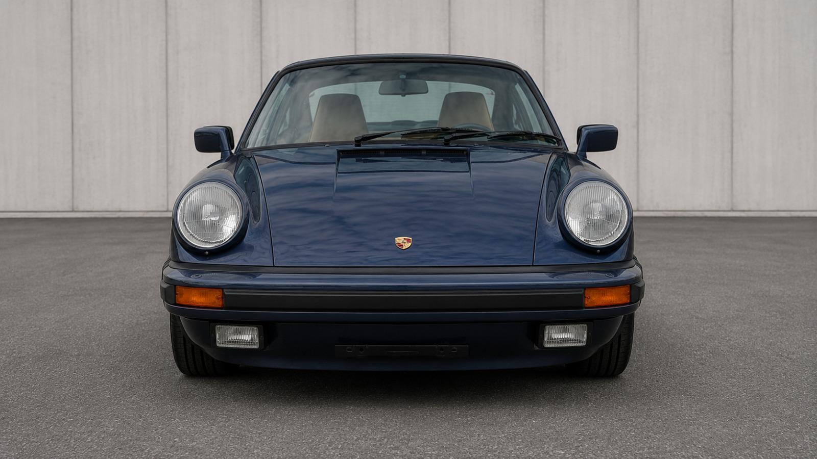 Blå Porsche 911 fra 1986