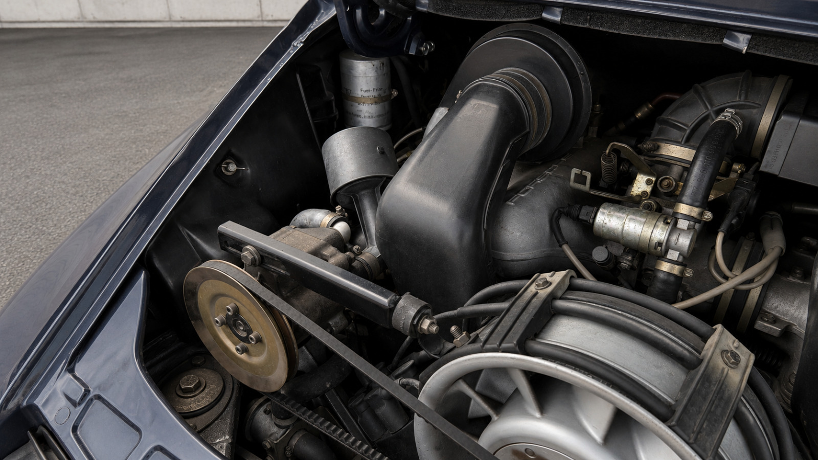 Blå Porsche 911 fra 1986