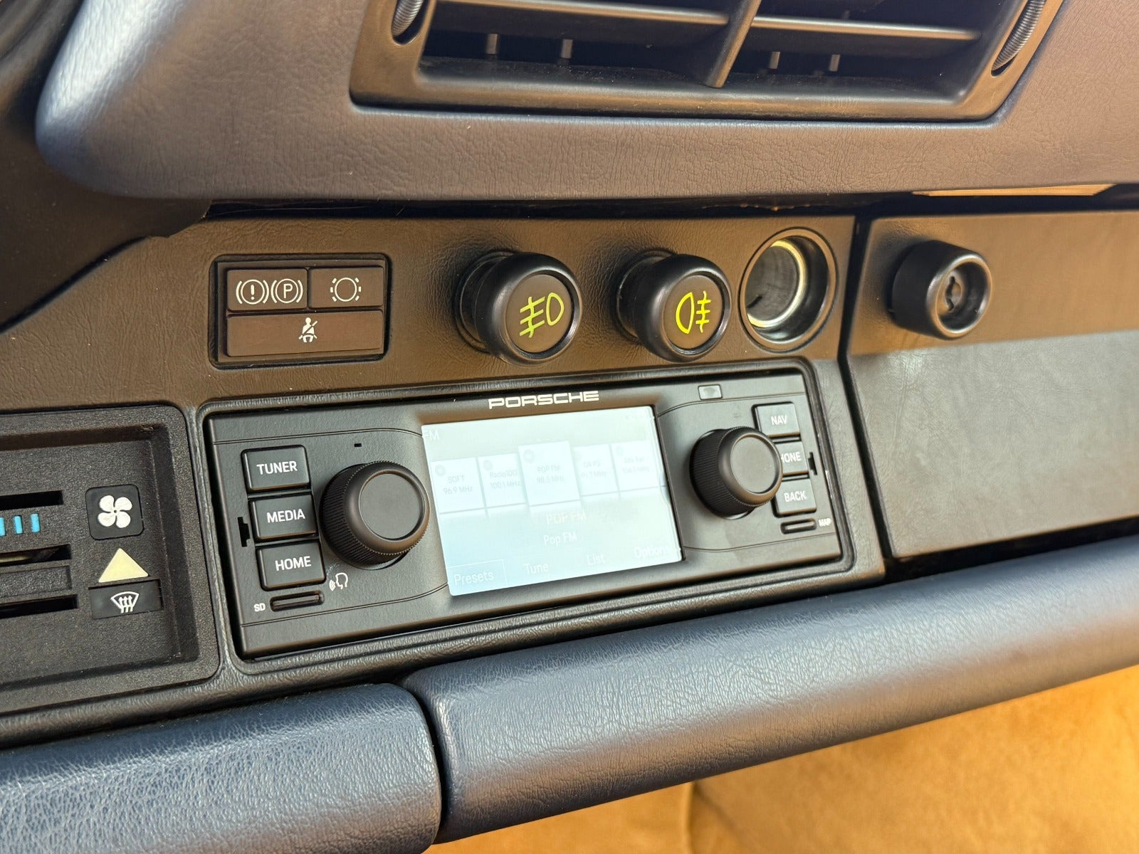 Blå Porsche 911 fra 1986