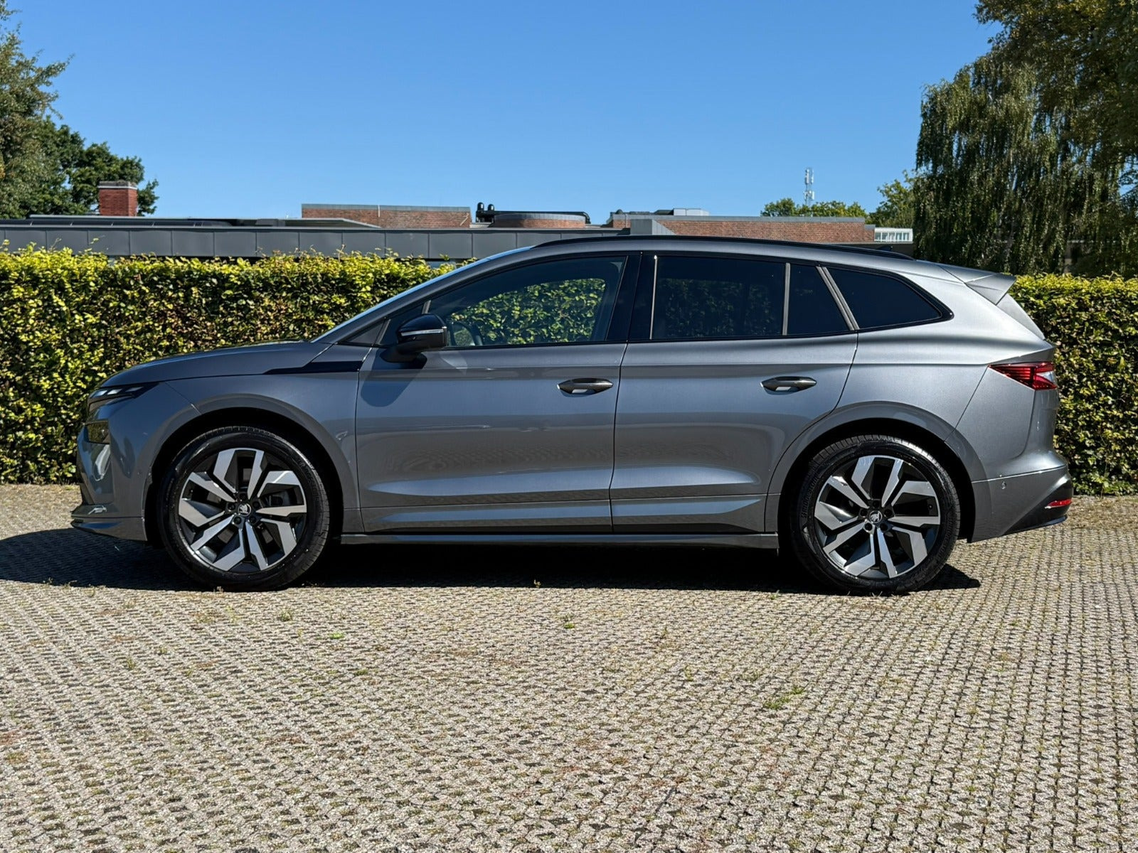 Grå Skoda Enyaq fra 2026
