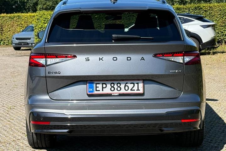 Grå Skoda Enyaq fra 2026