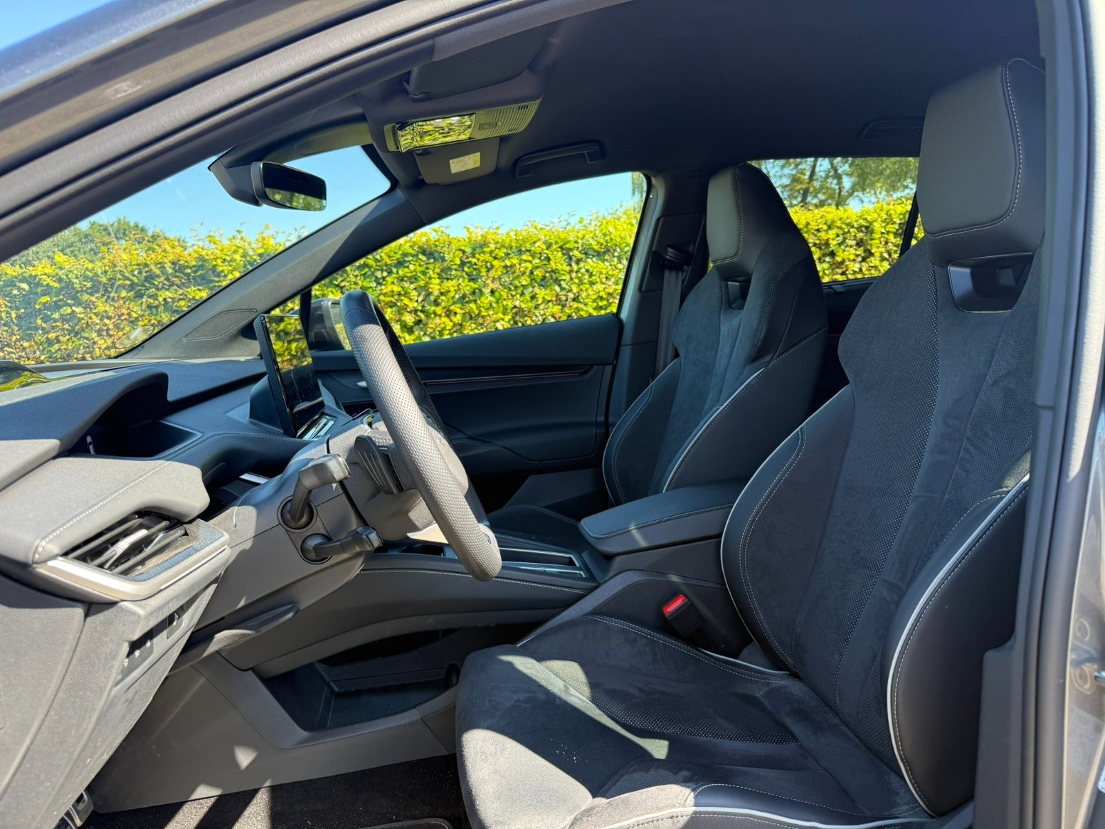 Grå Skoda Enyaq fra 2026