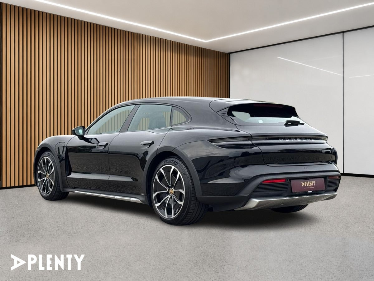 Sort Porsche Taycan 4 fra 2022