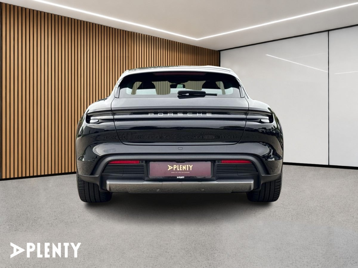 Sort Porsche Taycan 4 fra 2022