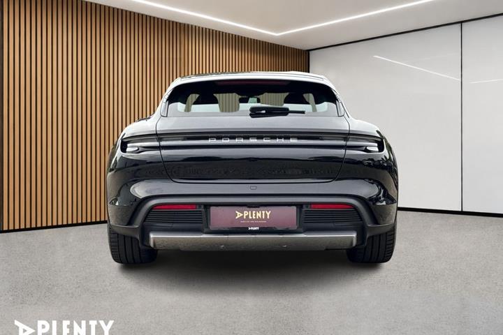 Sort Porsche Taycan 4 fra 2022