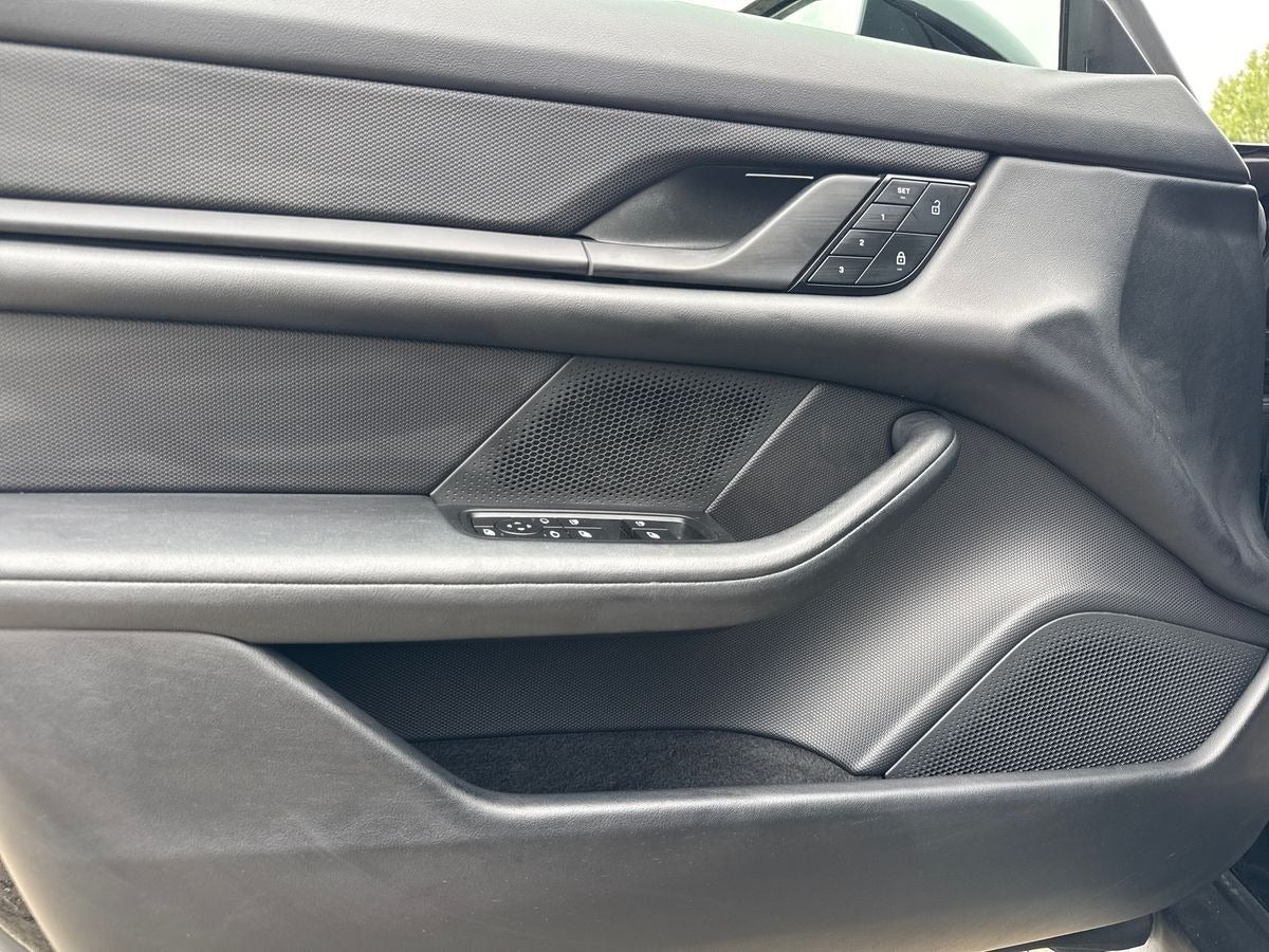 Sort Porsche Taycan 4 fra 2022