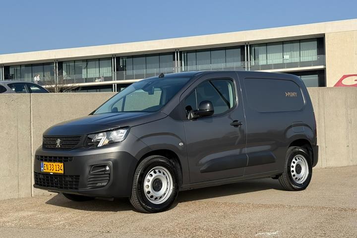 Grå Peugeot e-Partner fra 2025