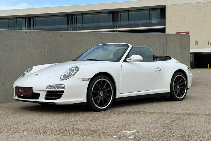 undefined Porsche 911 Carrera 4 fra 2009 set udefra