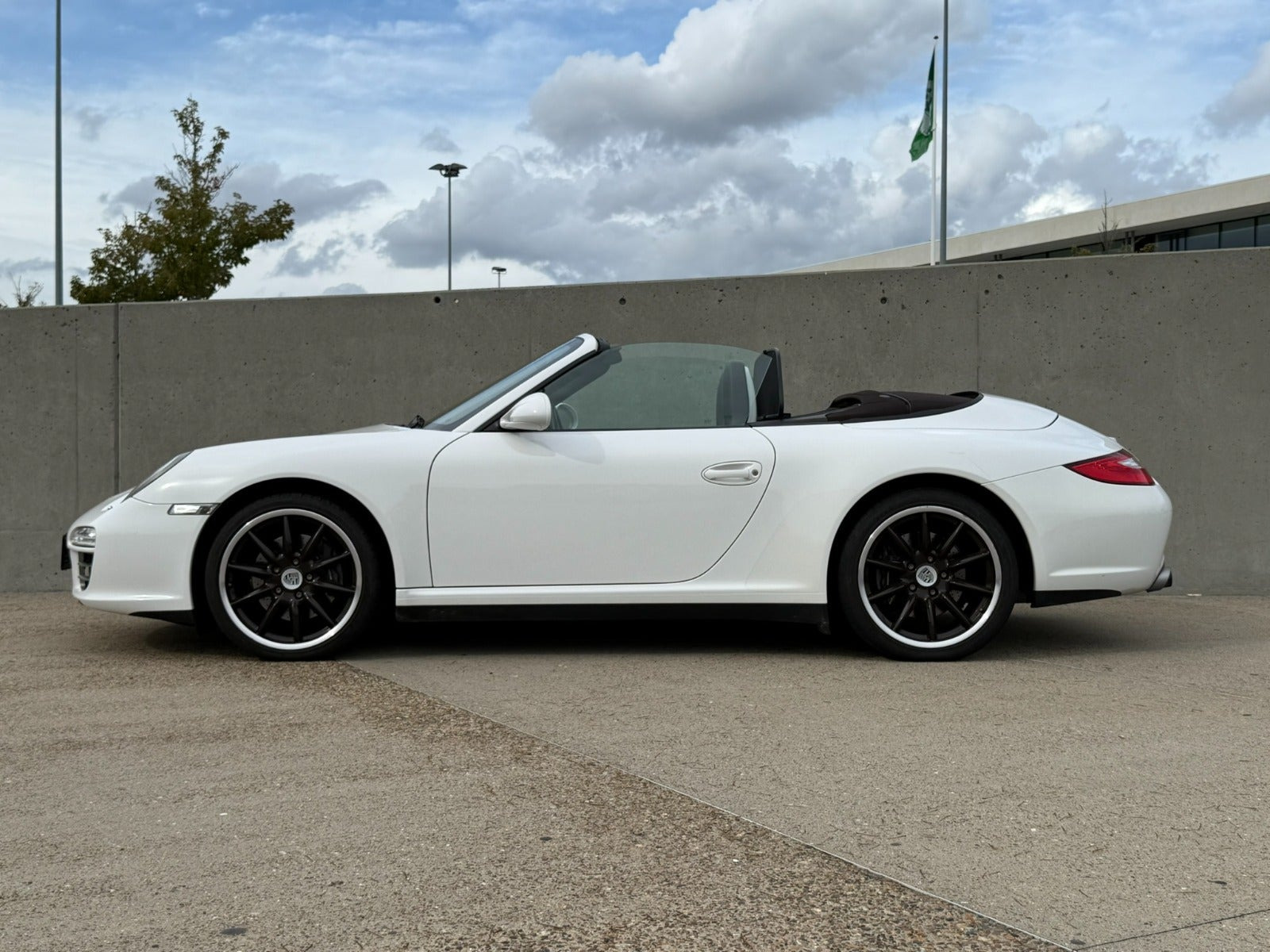 undefined Porsche 911 Carrera 4 fra 2009 set udefra