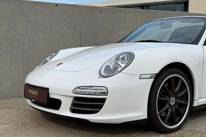 undefined Porsche 911 Carrera 4 fra 2009 set udefra