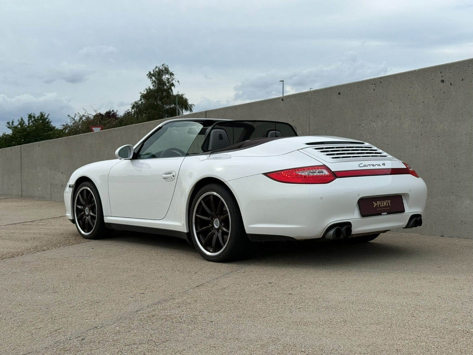 undefined Porsche 911 Carrera 4 fra 2009 set udefra