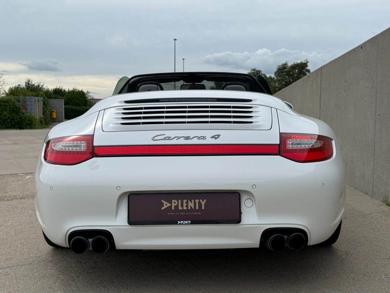 undefined Porsche 911 Carrera 4 fra 2009 set udefra