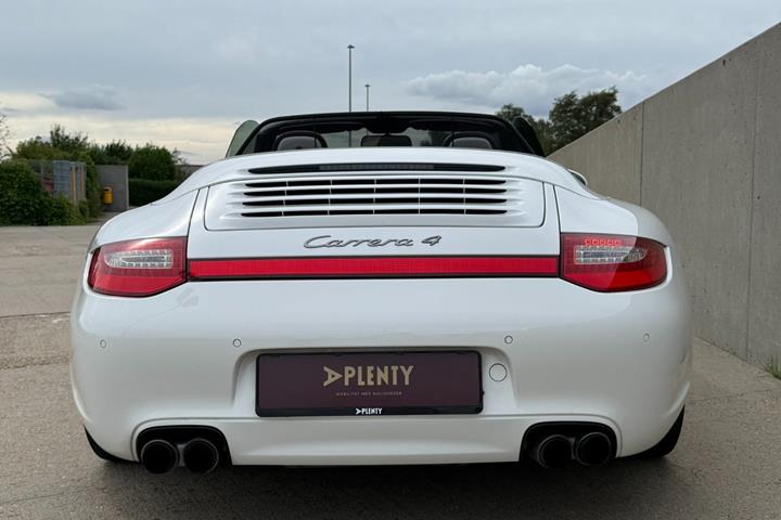 undefined Porsche 911 Carrera 4 fra 2009 set udefra