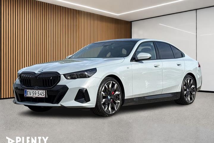 Grå BMW i5 fra 2024
