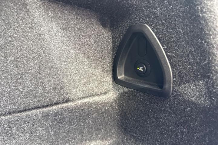 Grå BMW i5 fra 2024