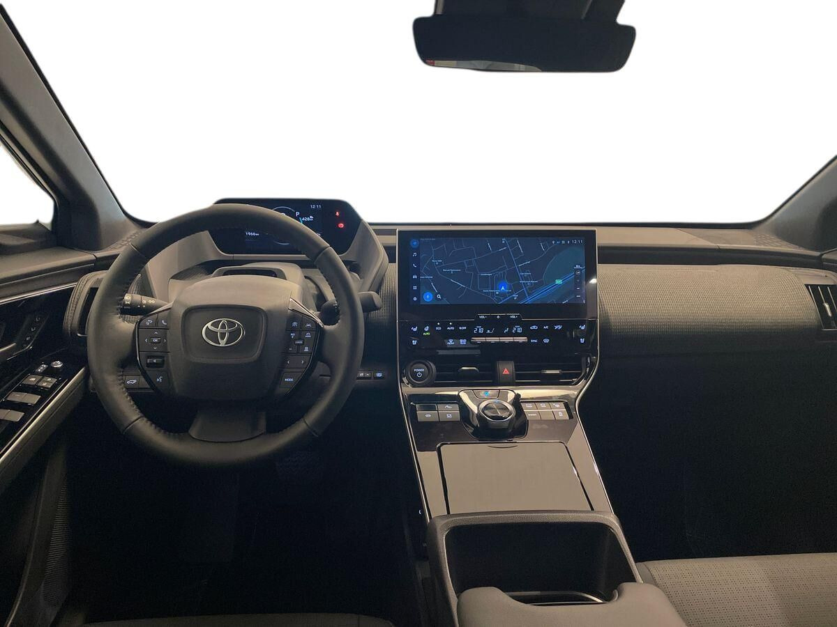 Hvid Toyota BZ4X fra 2024