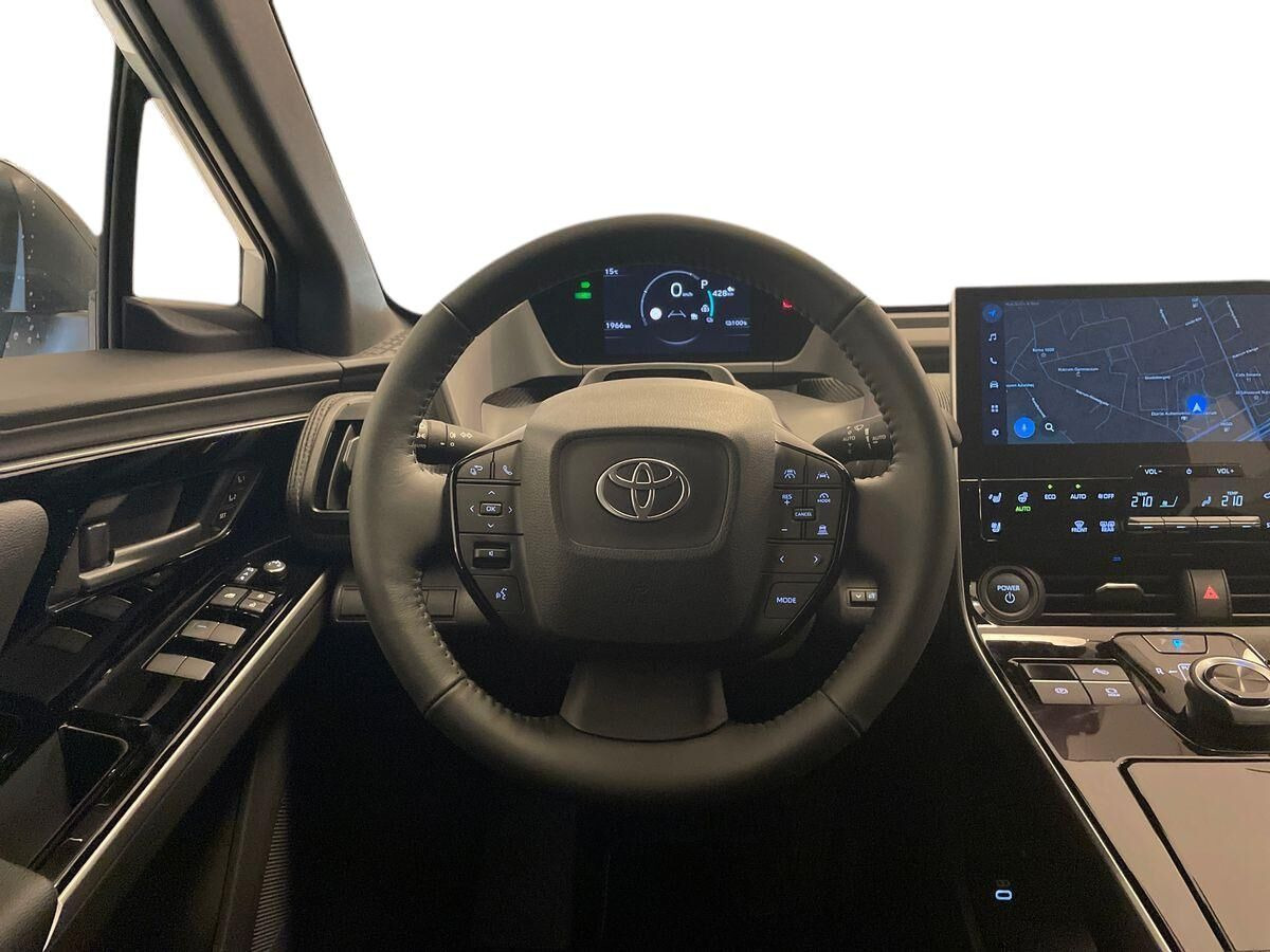 Hvid Toyota BZ4X fra 2024