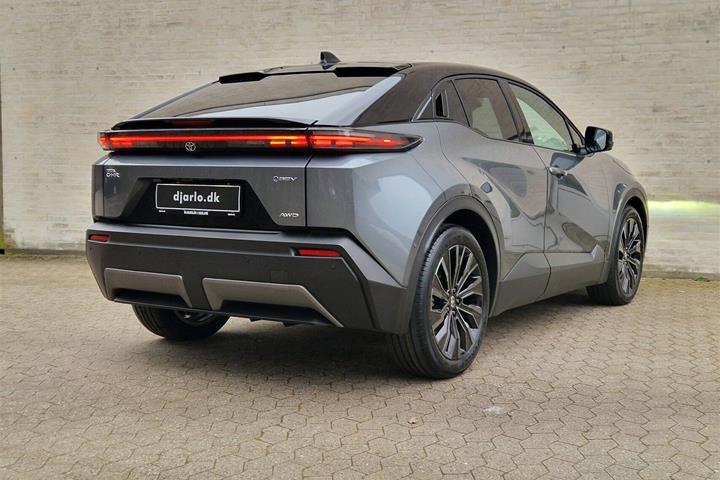 Grå Toyota C-HR+ fra 2025