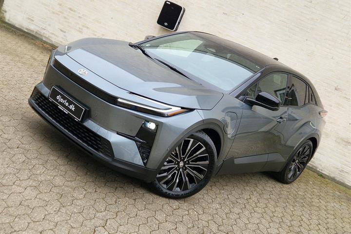 Grå Toyota C-HR+ fra 2025