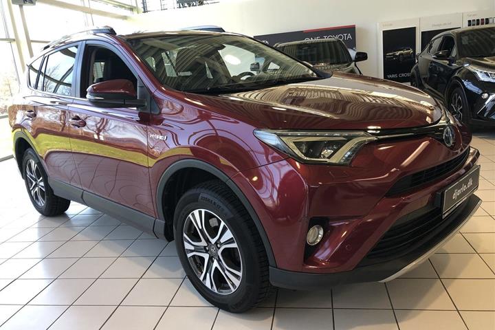Rød Toyota RAV4 fra 2018