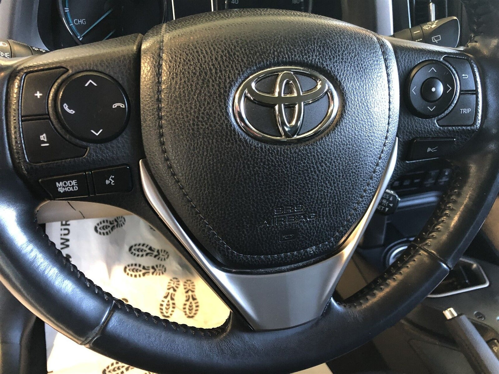Rød Toyota RAV4 fra 2018