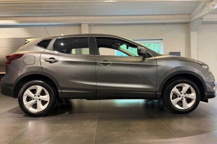 Grå Nissan Qashqai fra 2020