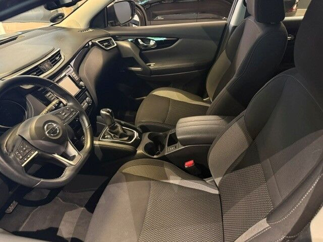 Grå Nissan Qashqai fra 2020