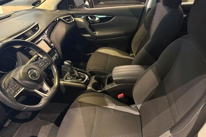 Grå Nissan Qashqai fra 2020