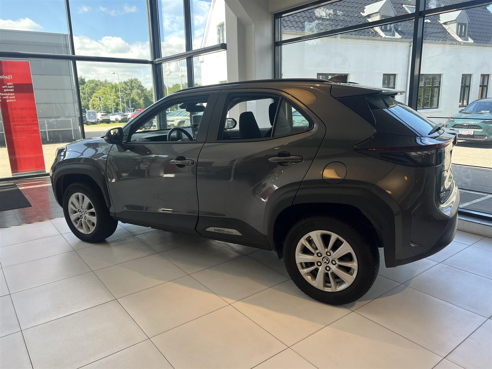 Grå Toyota Yaris Cross fra 2022