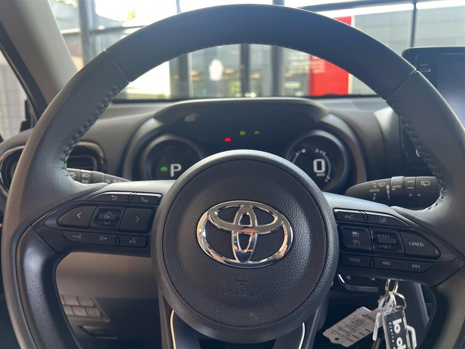 Grå Toyota Yaris Cross fra 2022