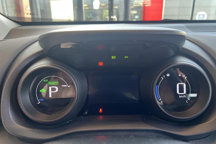 Grå Toyota Yaris Cross fra 2022