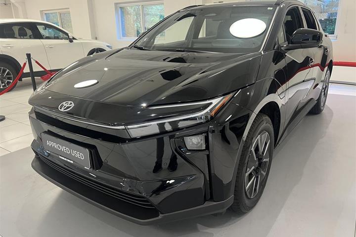 Sort Toyota BZ4X fra 2025
